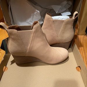 Toms Kelsey Honey Oiled Nubuck/Suede Size 8.5